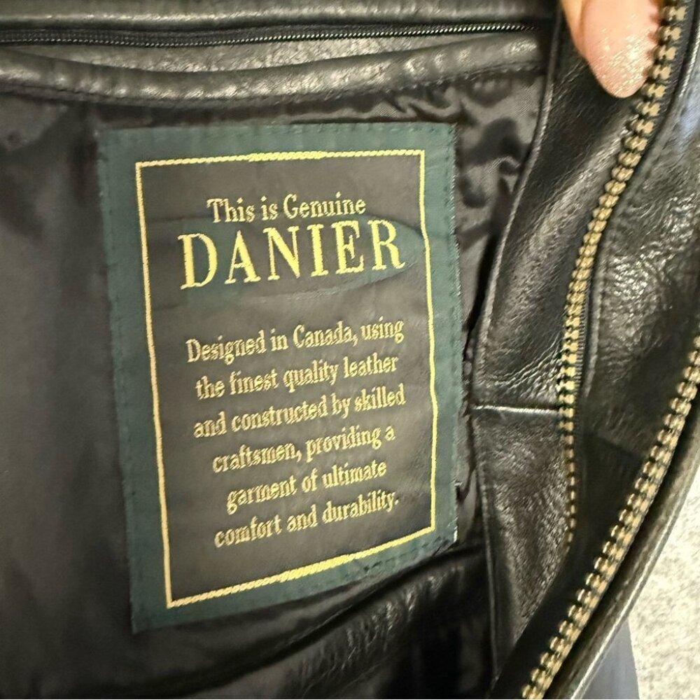 Danier Black Genuine Leather Zip Jacket Canada Classic Moto Style Outerwear - Picture 13 of 16